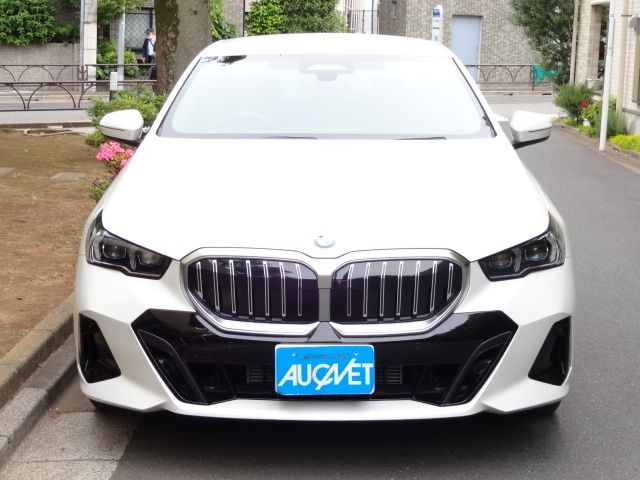 BMW BMW 5series sedan 2024