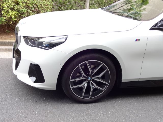 BMW BMW 5series sedan 2024