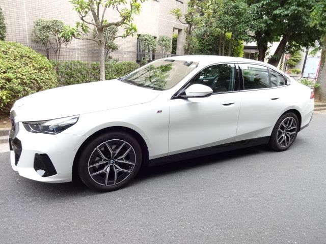 BMW BMW 5series sedan 2024