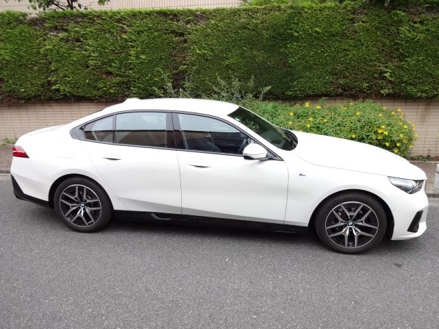 BMW BMW 5series sedan 2024