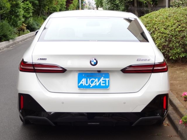 BMW BMW 5series sedan 2024