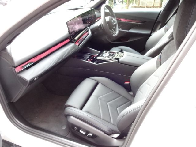 BMW BMW 5series sedan 2024