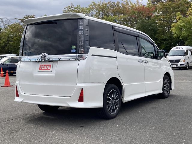 TOYOTA VOXY 4WD 2017