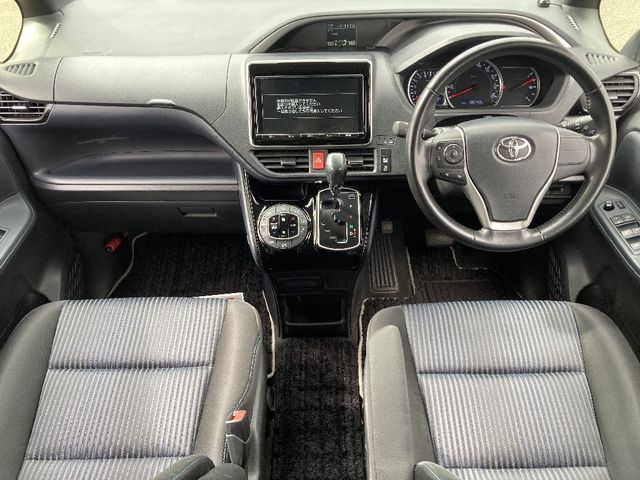 TOYOTA VOXY 4WD 2017