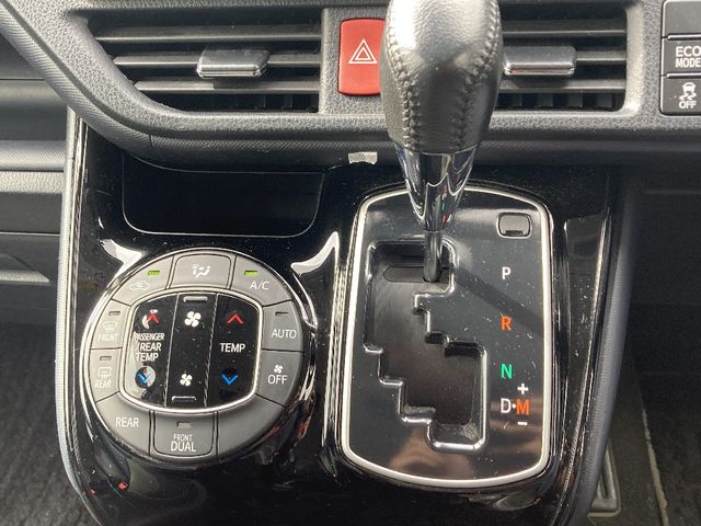 TOYOTA VOXY 4WD 2017