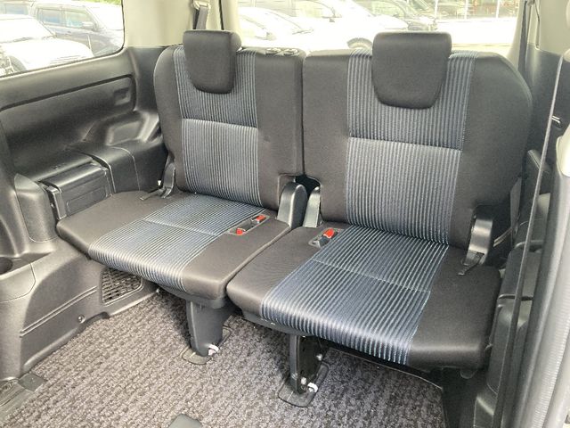 TOYOTA VOXY 4WD 2017