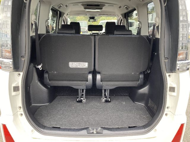 TOYOTA VOXY 4WD 2017