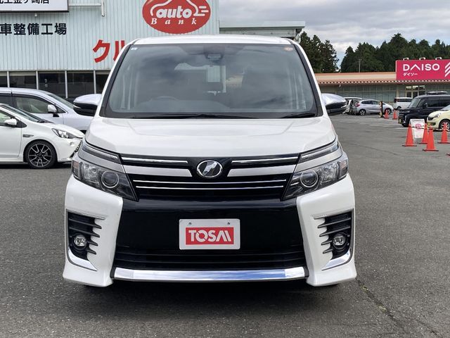 TOYOTA VOXY 4WD 2017
