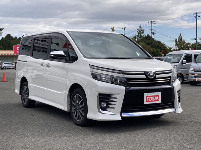 TOYOTA VOXY 4WD 2017
