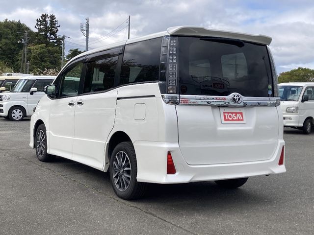 TOYOTA VOXY 4WD 2017