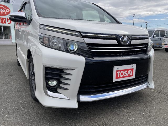 TOYOTA VOXY 4WD 2017