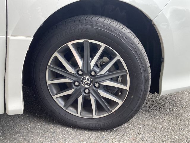 TOYOTA VOXY 4WD 2017