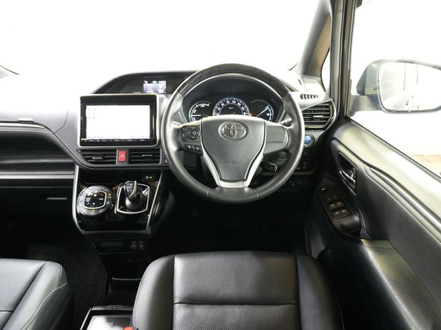 TOYOTA ESQUIRE HYBRID 2015