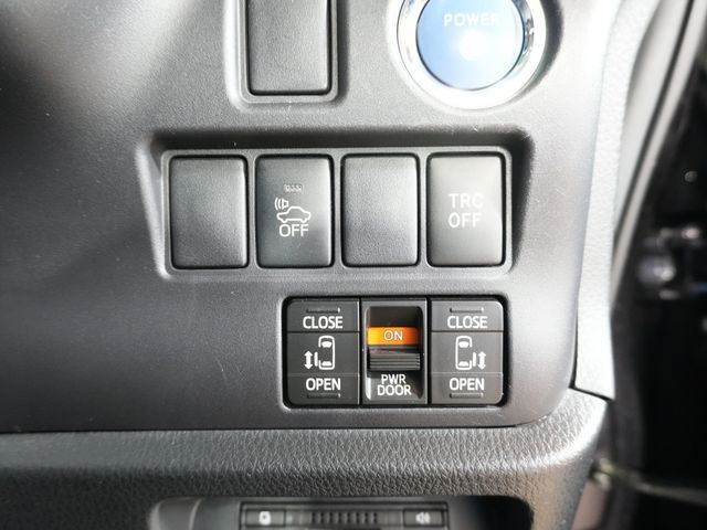 TOYOTA ESQUIRE HYBRID 2015