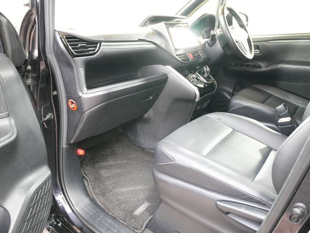 TOYOTA ESQUIRE HYBRID 2015