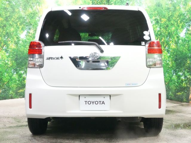 TOYOTA SPADE 2013