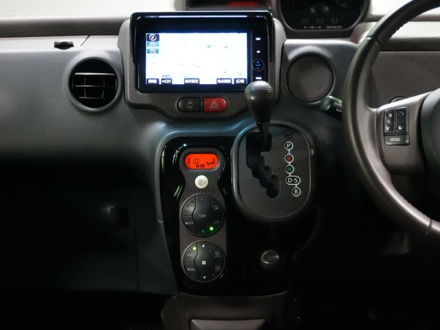 TOYOTA SPADE 2013