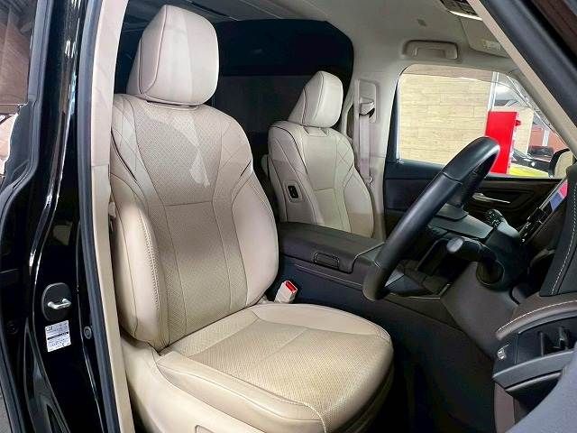 TOYOTA ALPHARD hybrid 4WD 2023