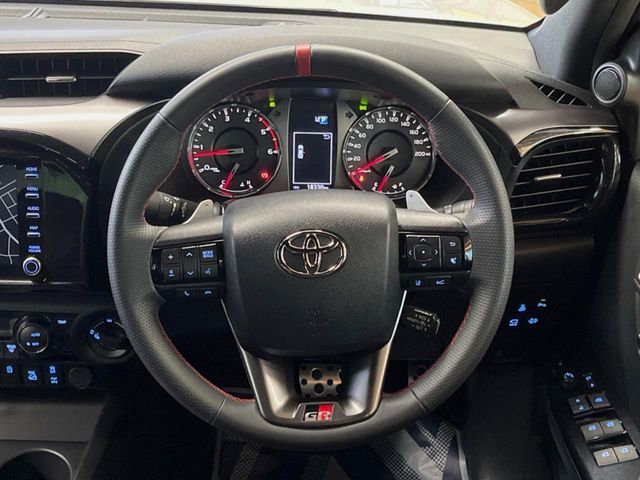 TOYOTA HILUX 4WD 2024