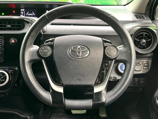 TOYOTA AQUA 2017