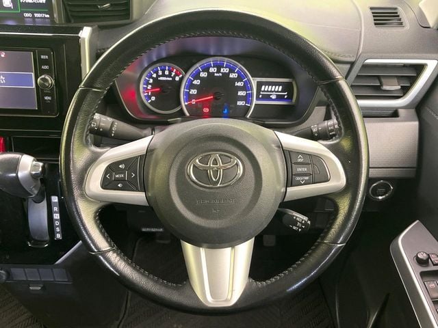 TOYOTA ROOMY 2017