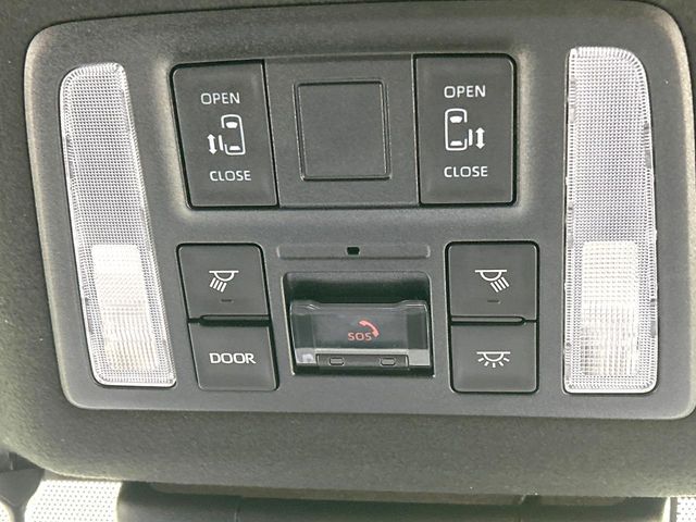 TOYOTA NOAH HYBRID 2022