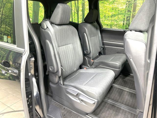 TOYOTA NOAH HYBRID 2022