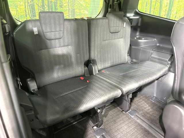 TOYOTA NOAH HYBRID 2022