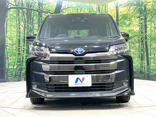 TOYOTA NOAH HYBRID 2022