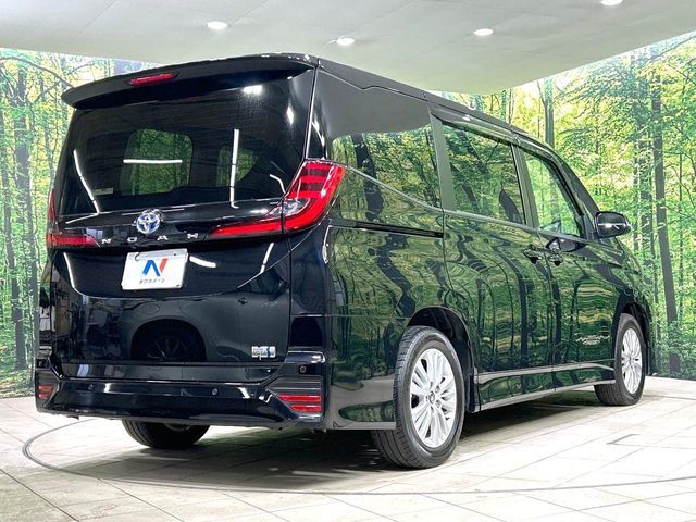 TOYOTA NOAH HYBRID 2022