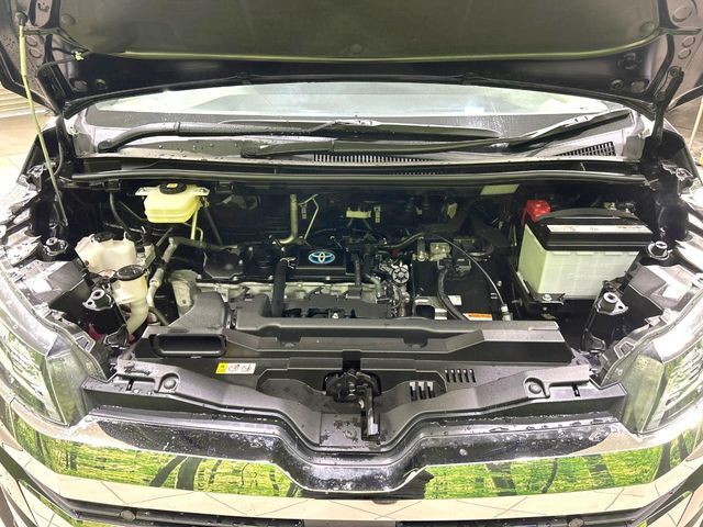 TOYOTA NOAH HYBRID 2022