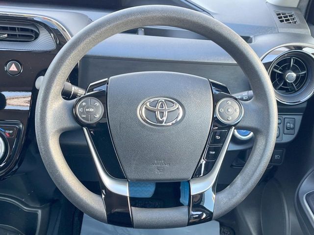 TOYOTA AQUA 2017