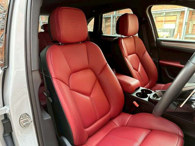 PORSCHE PORSCHE Macan 2023