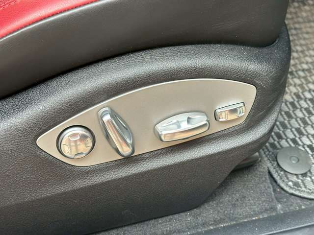 PORSCHE PORSCHE Macan 2023