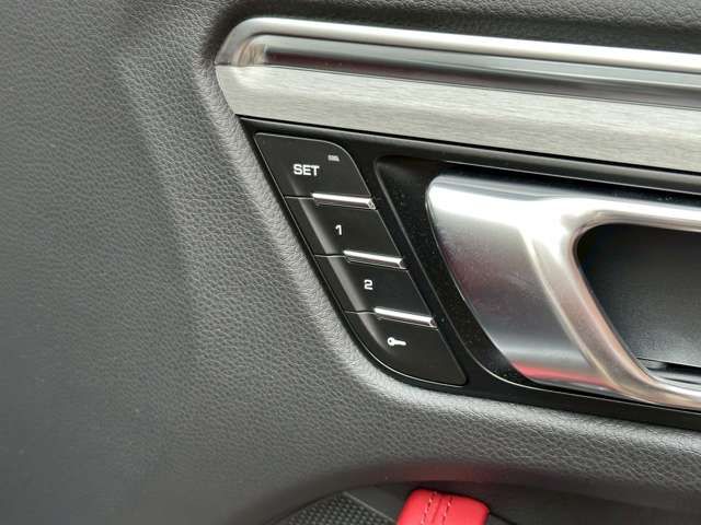 PORSCHE PORSCHE Macan 2023