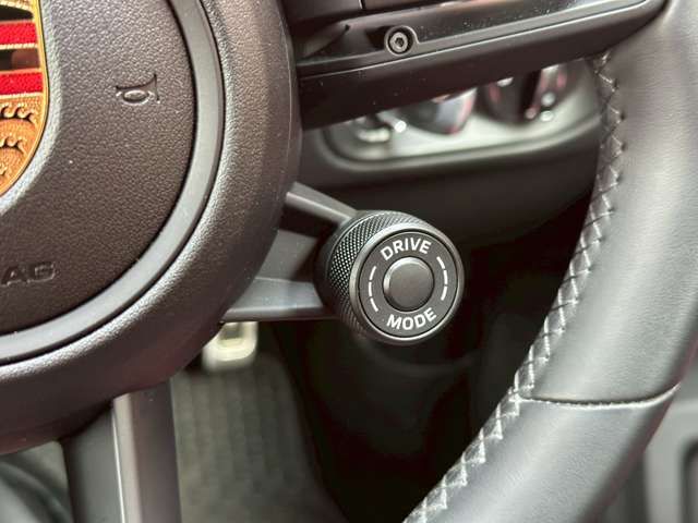 PORSCHE PORSCHE Macan 2023