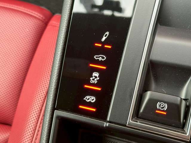 PORSCHE PORSCHE Macan 2023