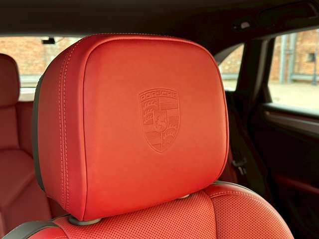 PORSCHE PORSCHE Macan 2023