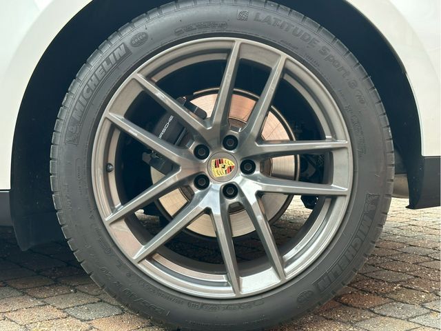 PORSCHE PORSCHE Macan 2023