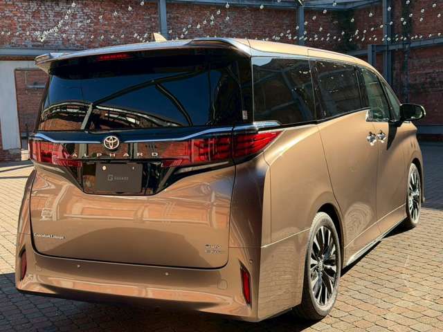 TOYOTA ALPHARD hybrid 4WD 2023