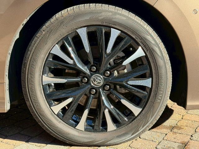 TOYOTA ALPHARD hybrid 4WD 2023