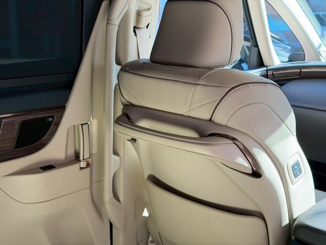 TOYOTA ALPHARD hybrid 4WD 2023