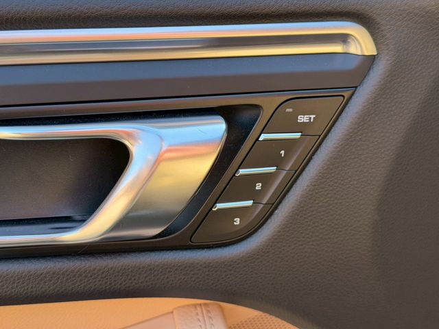 PORSCHE PORSCHE Macan 2021