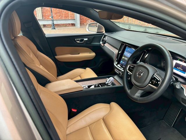 VOLVO VOLVO V60 2022