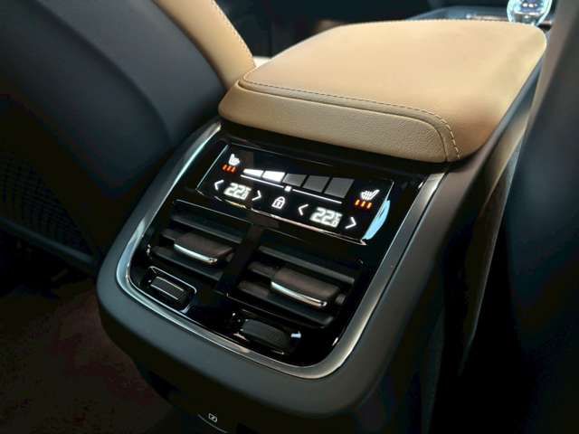 VOLVO VOLVO V60 2022