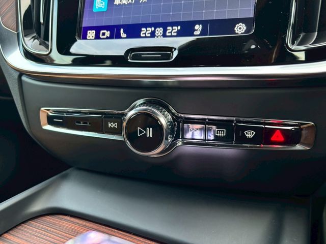 VOLVO VOLVO V60 2022