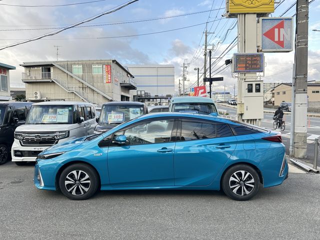 TOYOTA PRIUS PHV 2017