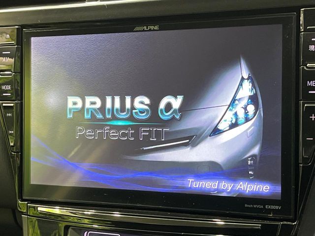 TOYOTA PRIUS Alpha 2014