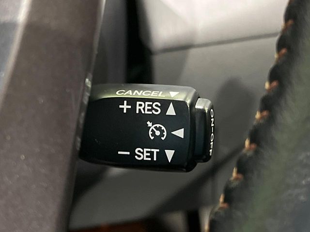 TOYOTA PRIUS Alpha 2014