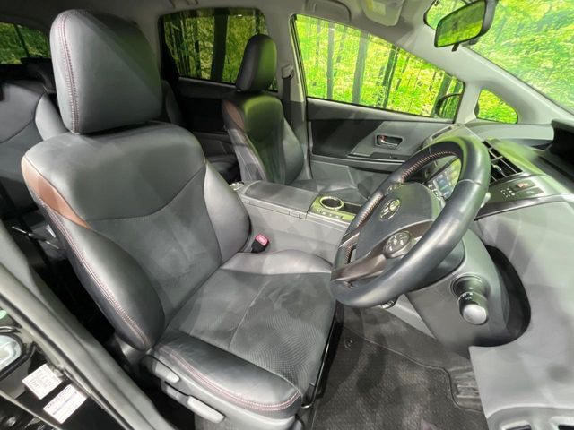 TOYOTA PRIUS Alpha 2014